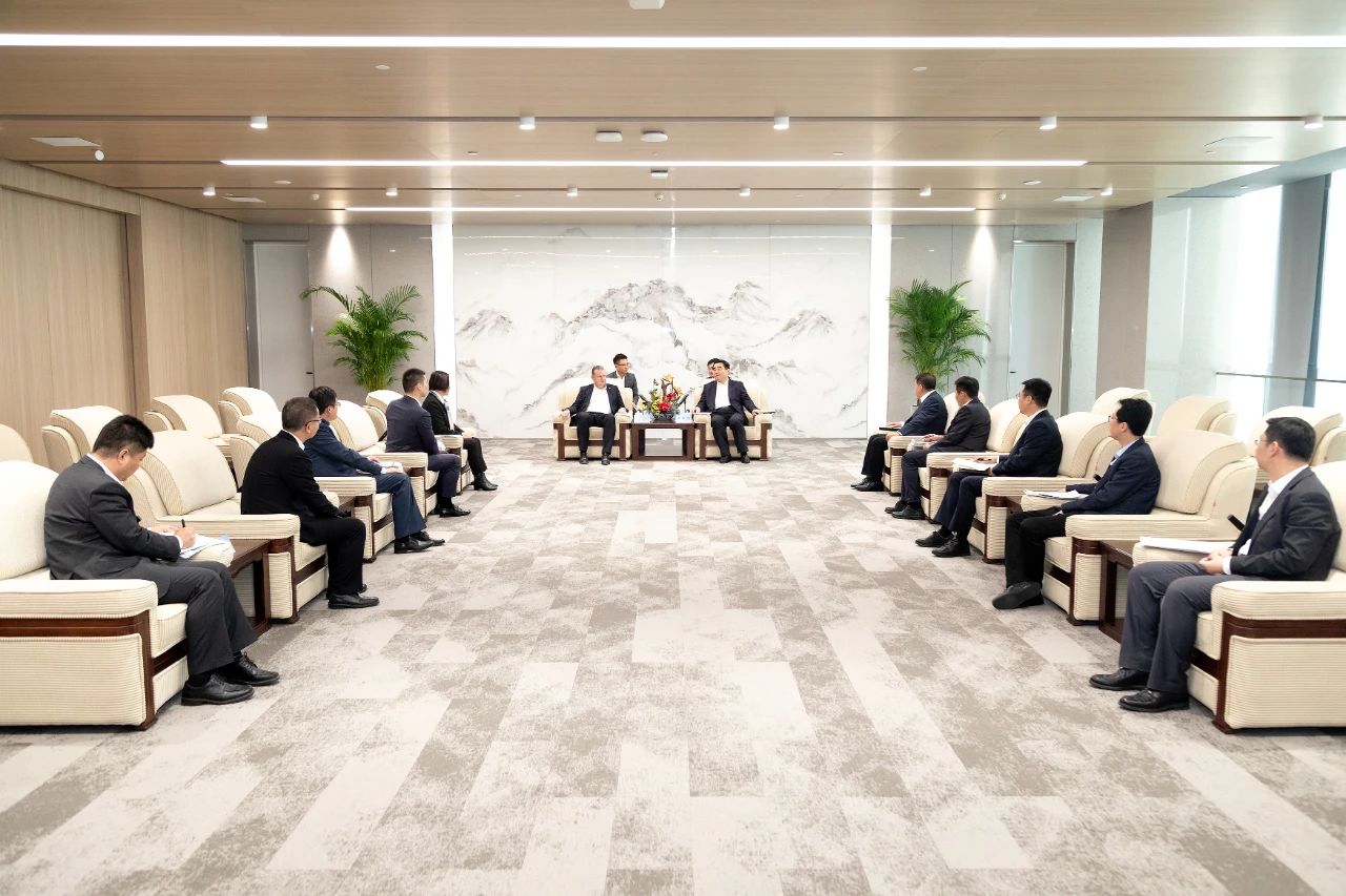 滿慎剛會見采埃孚集團(tuán)董事會成員彼得·萊爾